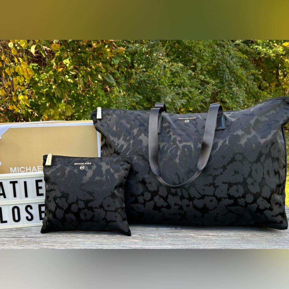 NWT ANIMAL PRINT MICHAEL KORS BIG BOY OVERNIGHT SET!